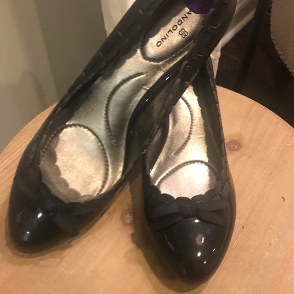 Bandolino BlackPatent  leather low block heel NWOT